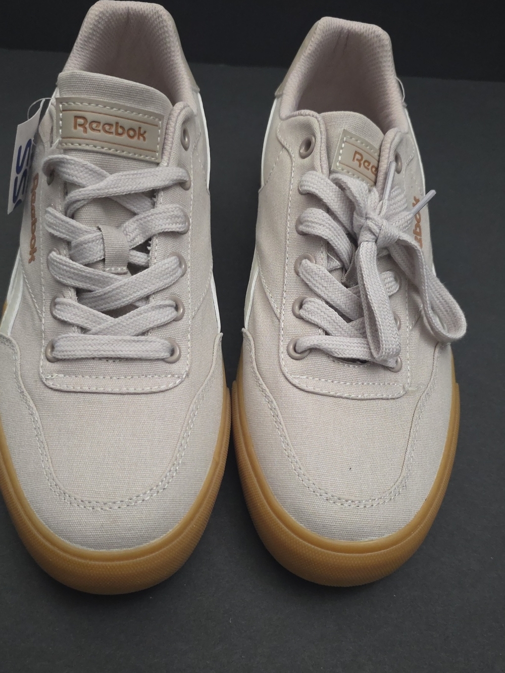Reebok Women’s Low-Top Sneakers in Light Beige with Gum Sole